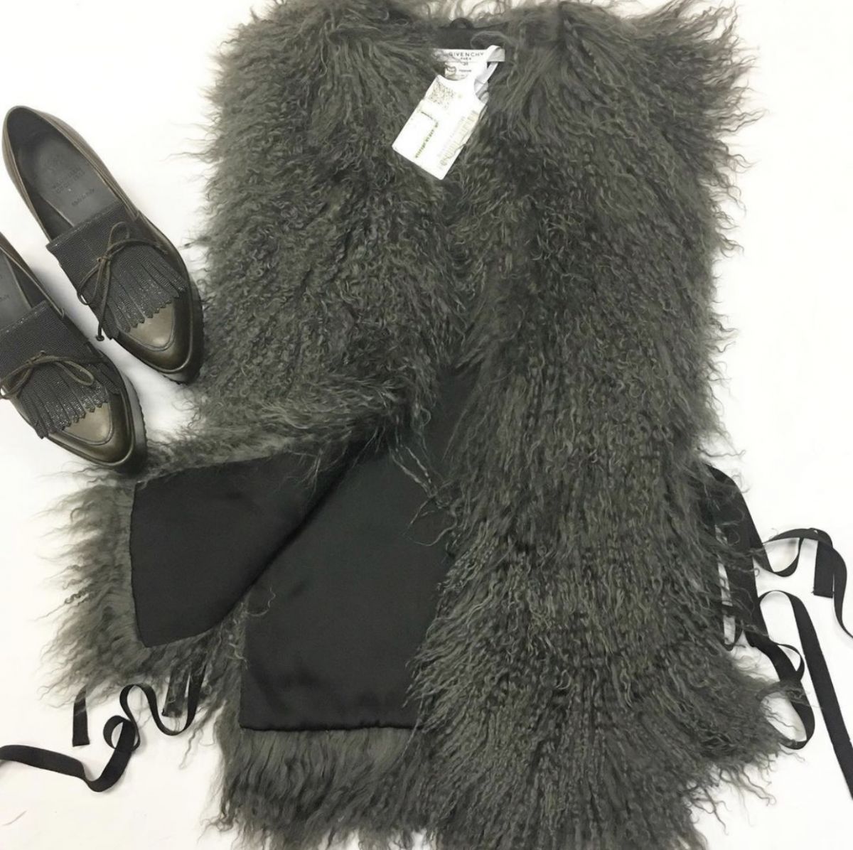 Жилет /мех ламы/ GIVENCHY  размер 38 цена 23 077 руб