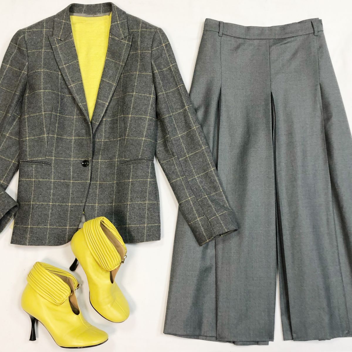 Жакет Massimo Dutti размер 42 цена 3 077 рубЮбка-Брюки Max Mara размер 50 цена 7 693 рубБотильоны Loewe размер 40 цена 23 078 руб