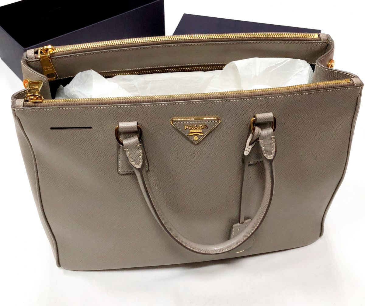 Сумка PRADA размер большой цена 69 232 руб /новая/