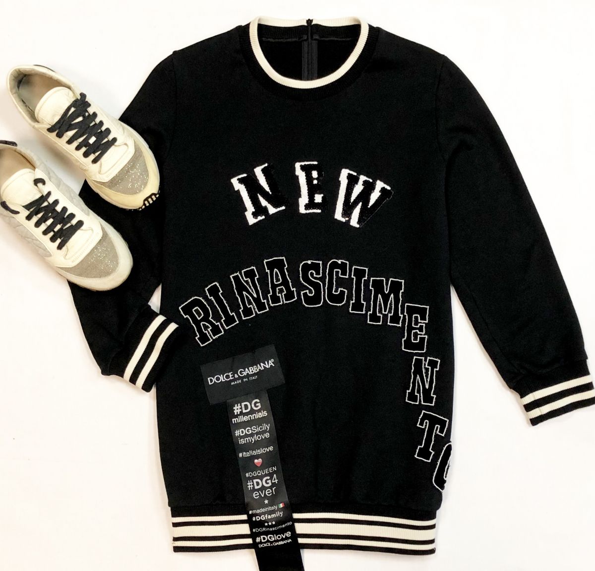 Толстовка/пайетки/ Dolce Gabbana размер 42 цена 23 078 руб
Кроссовки Brunello Cucinelli размер 38 цена 15 385 руб