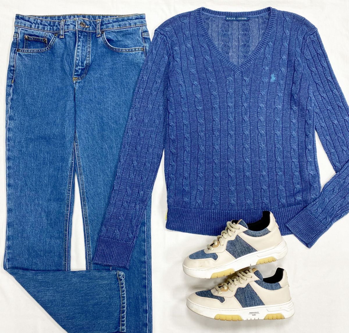 Кофта Ralph Lauren размер L цена 4 616 руб 
Джинсы 12Storeez размер S цена 2 308 руб 
Кроссовки Weekend Max Mara размер 39 цена 15 385 руб