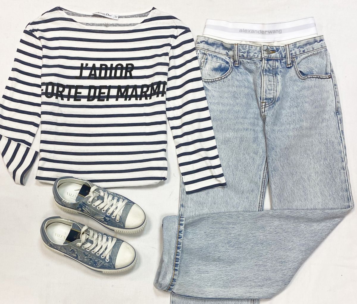 Кофта Dior размер M цена 12 308 руб
Джинсы Alexander Wang размер 24 цена 23 078 руб
Кеды Valentino размер 36 цена 23 078 руб 