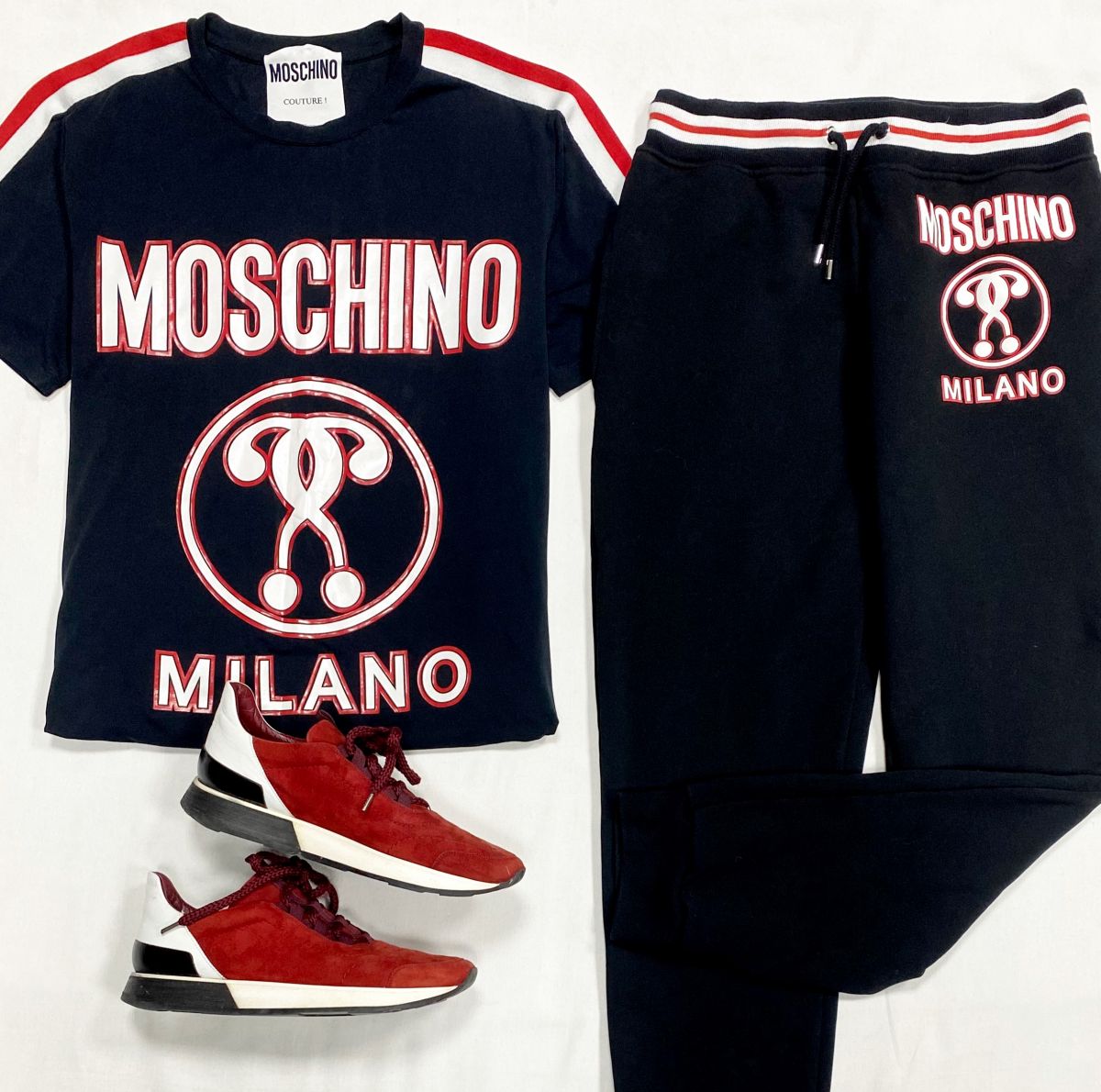 Футболка Moschino размер 48 цена 4 616 руб
Брюки Moschino размер 40 цена 6 154 руб
Кроссовки Hermes размер 38.5 цена 30 770 руб
