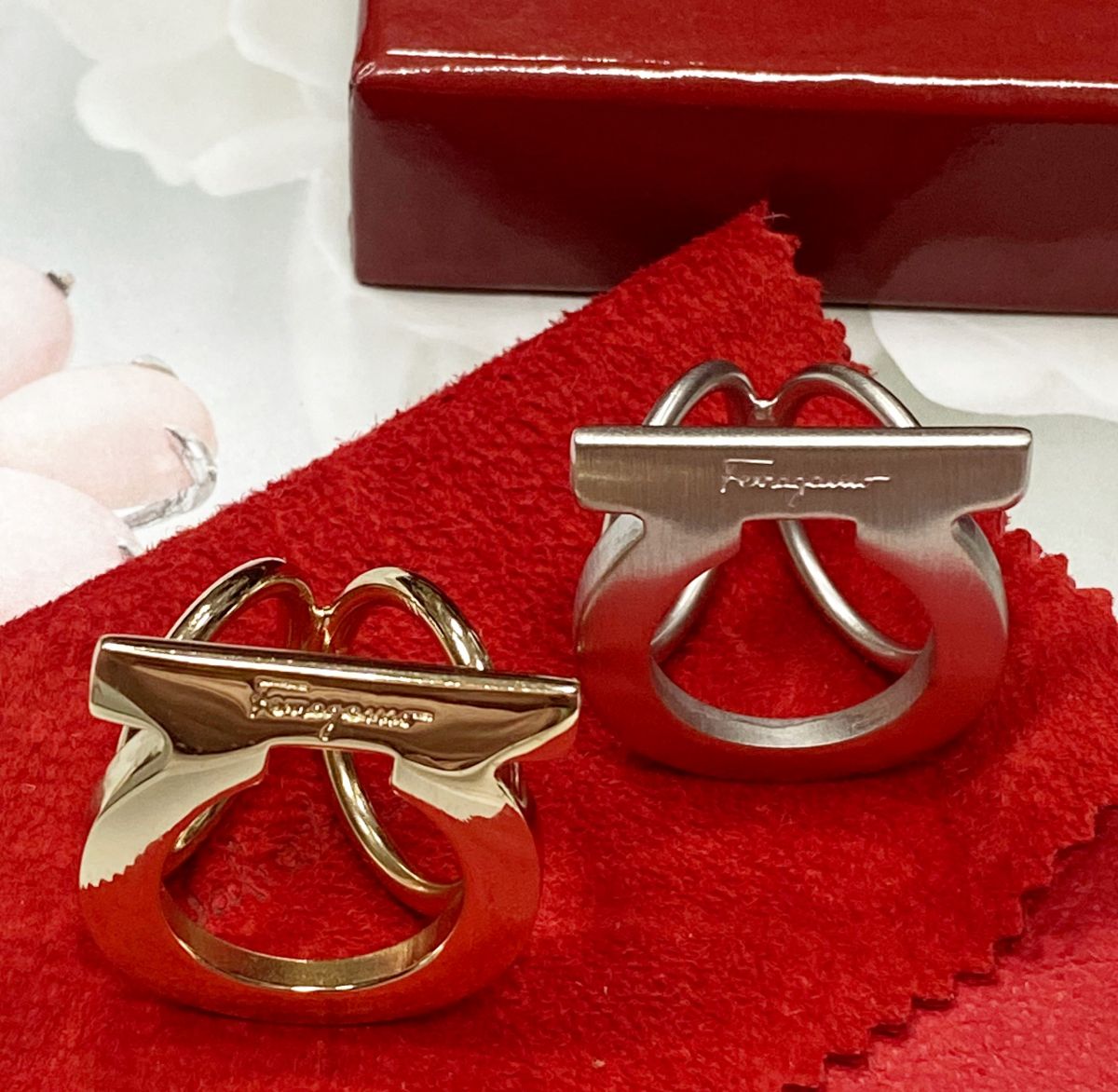 Кольцо/ для платка/ Salvatore Ferragamo цена по 7 828 руб
