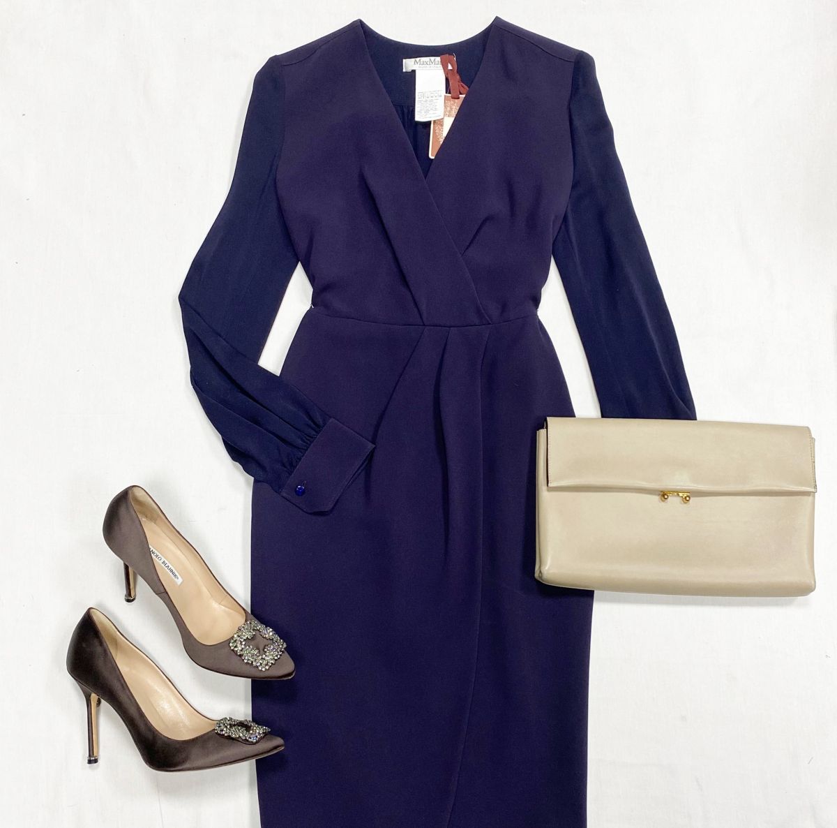 Платье Max Mara размер 38 цена 12 308 руб
Туфли Manolo Blahnik размер 40 цена 30 770 руб
Клатч Marni