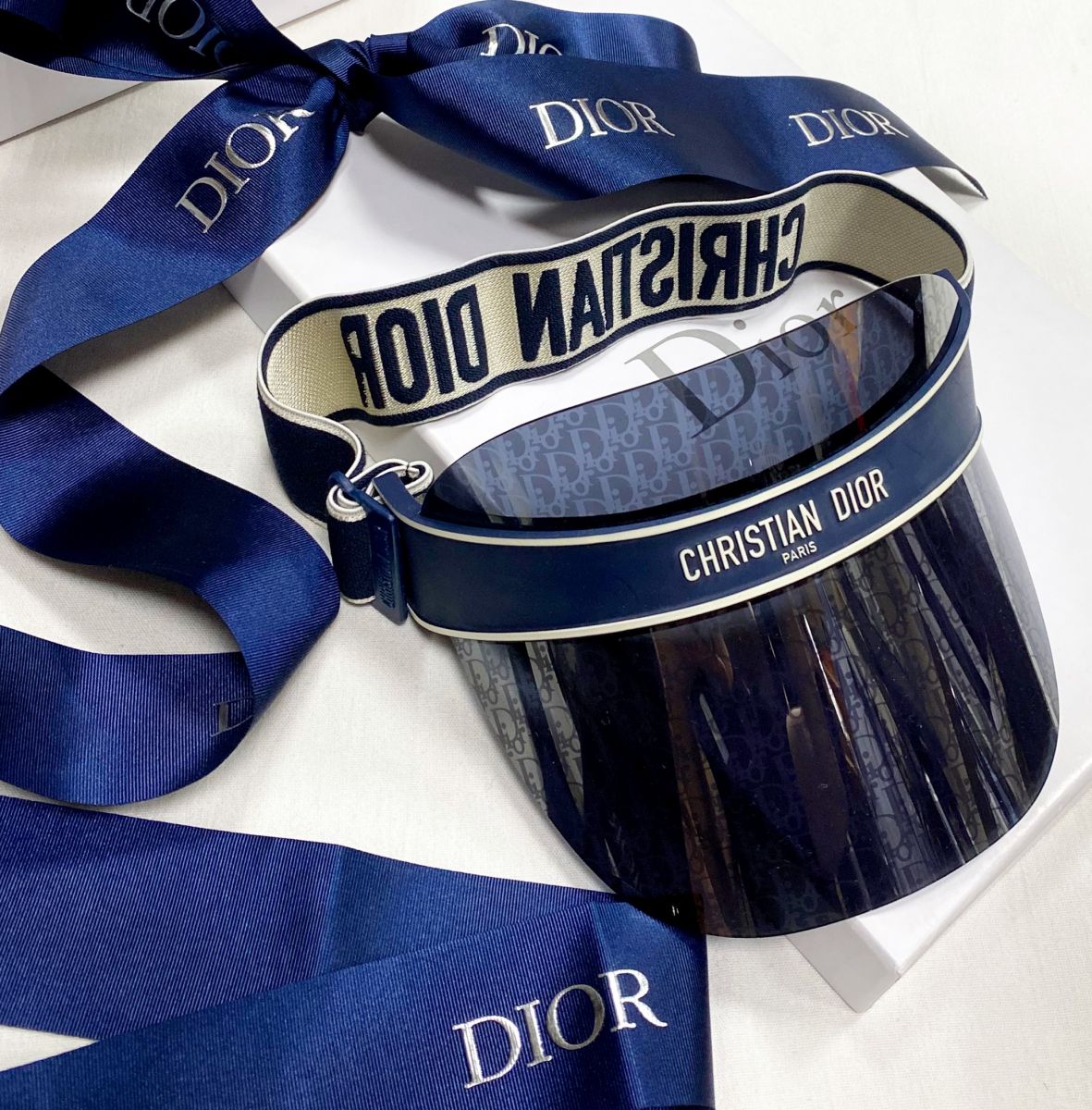 Козырек Christian Dior цена 46 965 руб