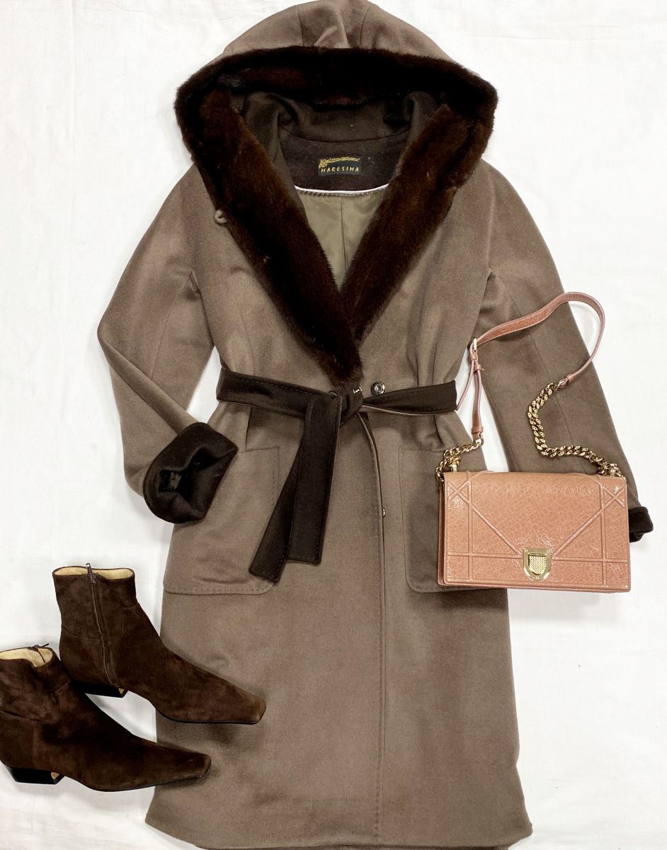 Пальто размер 46 цена 15 655 руб
Ботильоны The Row размер 40 цена 62 620 руб
Сумка Christian Dior 