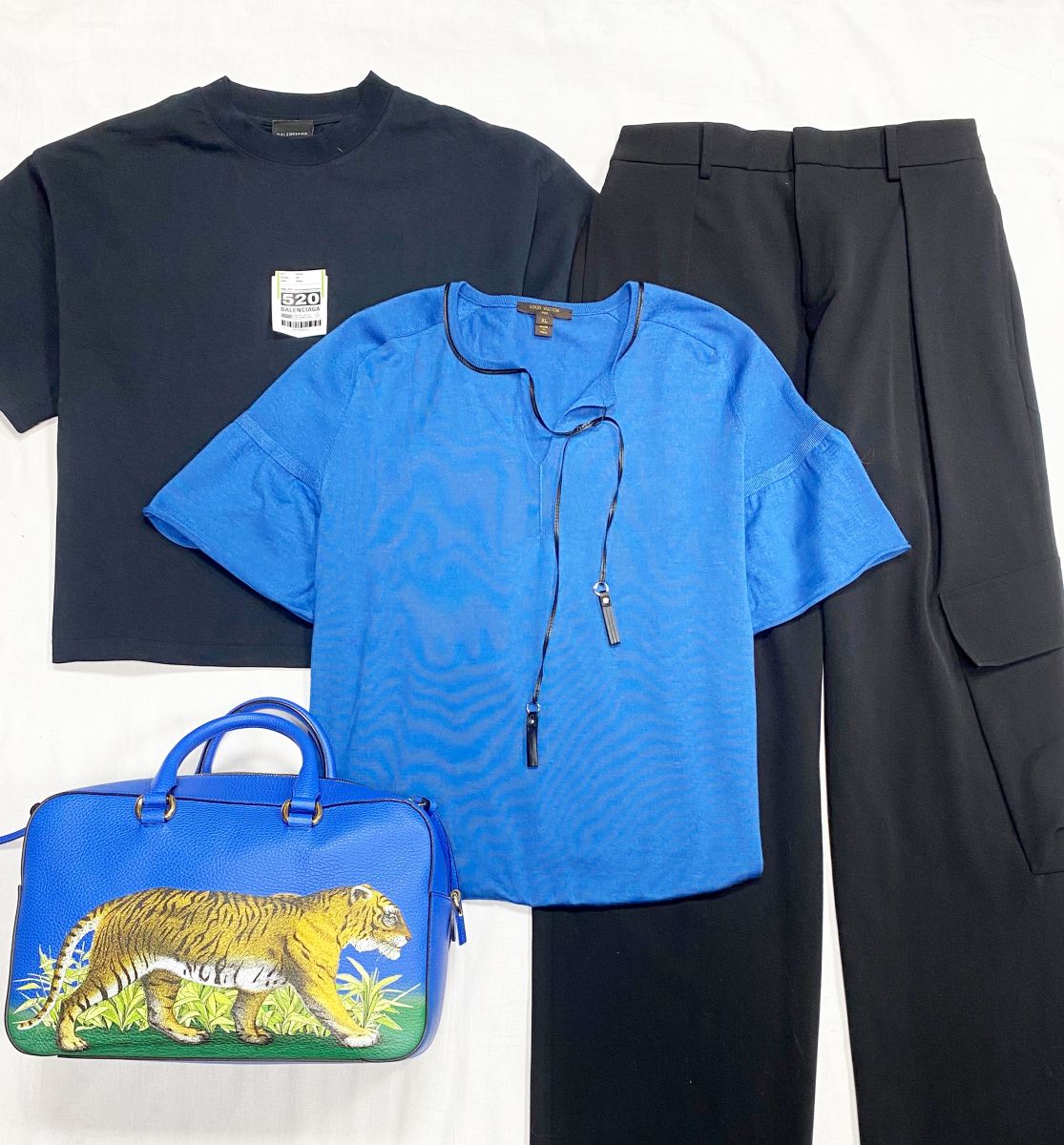 Футболка Balenciaga размер S цена 15 655 руб
Футболка Louis Vuitton размер XL цена 23 483 руб
Ботинки N21 размер 40 цена 15 655 руб
Сумка Gucci