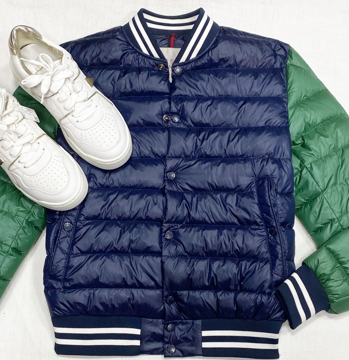 Куртка Moncler размер 2 цена 23 483 руб
Кроссовки Valentino размер 40 цена 46 965 руб