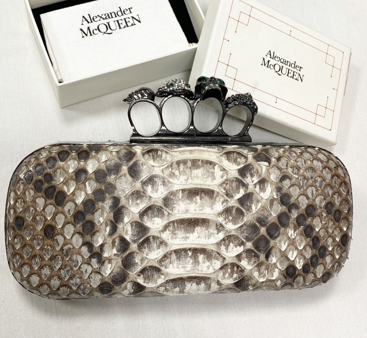 Клатч / питон / Alexander McQueen размер 23/10 цена 39 138 руб