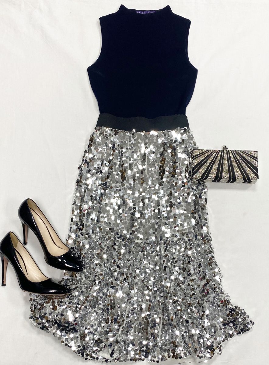 Юбка Dolce Gabbana размер 42 цена 42 цена 31 310 руб
Топ Ralph Lauren размер S цена 10 959 руб
Туфли Prada размер 39 цена 17 221 руб
Клатч Jimmy Choo