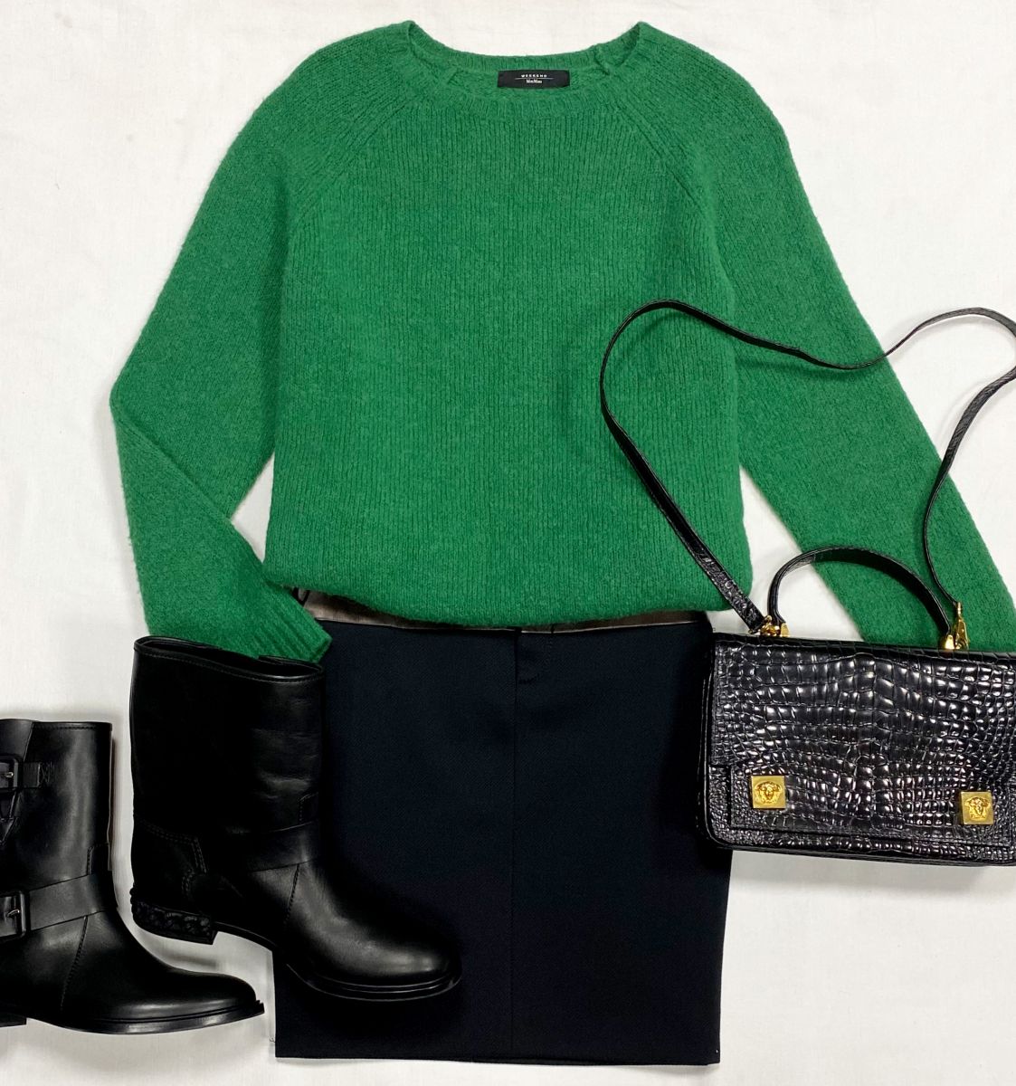 Юбка Gucci размер 38 цена 7 693 руб
Кофта Weekend/ Max Mara/ размер M цена 9 231 руб
Ботинки Casadei размер 39 цена 30 770 руб
Сумкa Versace 