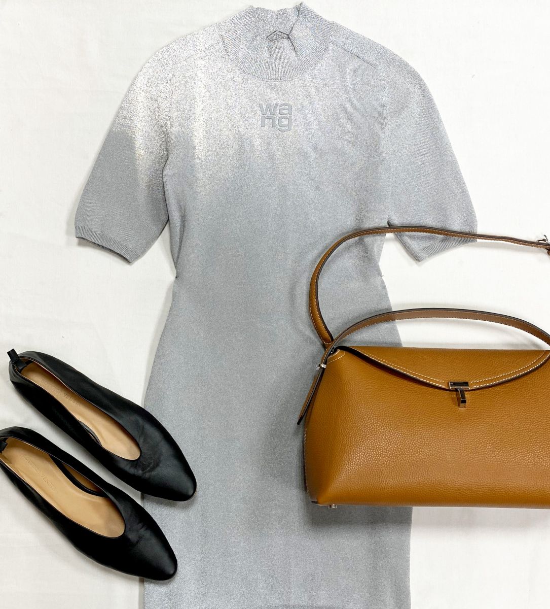 Платье Alexander Wang размер S цена 14 090 руб
Балетки Bottega Veneta размер 40 цена 23 483 руб
Сумка Totem 