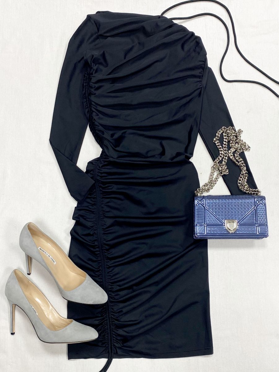 Платье Balenciaga размер 36 цена 31 310 руб
Туфли Manolo Blahnik размер 40.5 цена 31 310 руб
Сумочка Christian Dior 