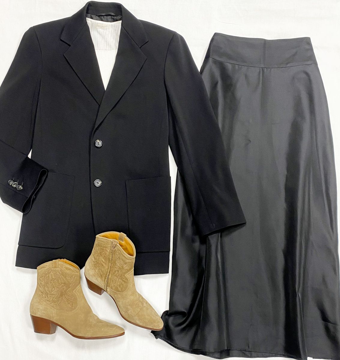 Жакет Weekend /Max Mara/ размер M цена 15 385 руб
Юбка Deitas размер 36 цена 7 693 руб
Кофта Roberto Cavalli размер 42 цена 7 693 руб
Ботинки Saint Laurent размер 39 цена 23 078 руб