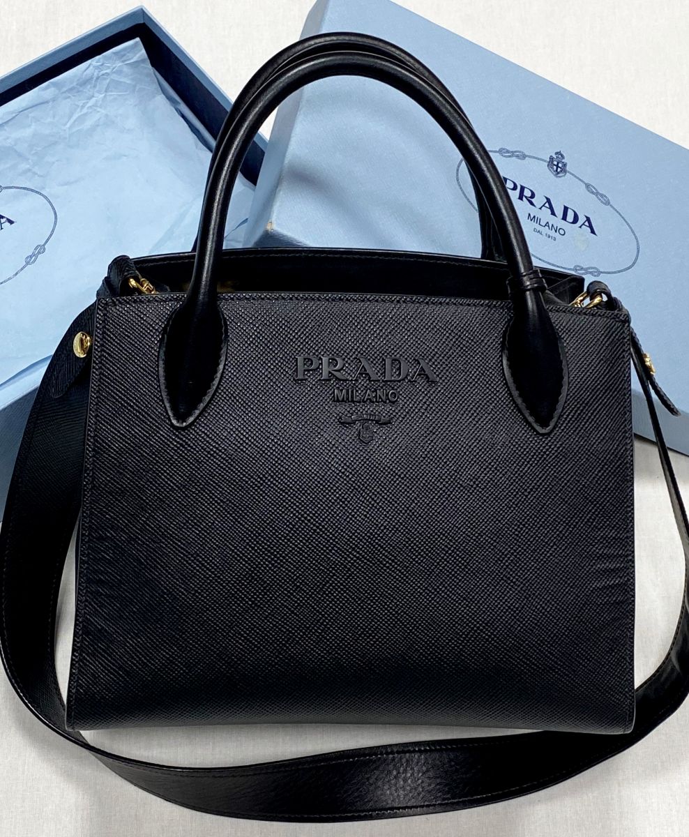 Сумка Prada размер 25/20 цена 125 240 руб

