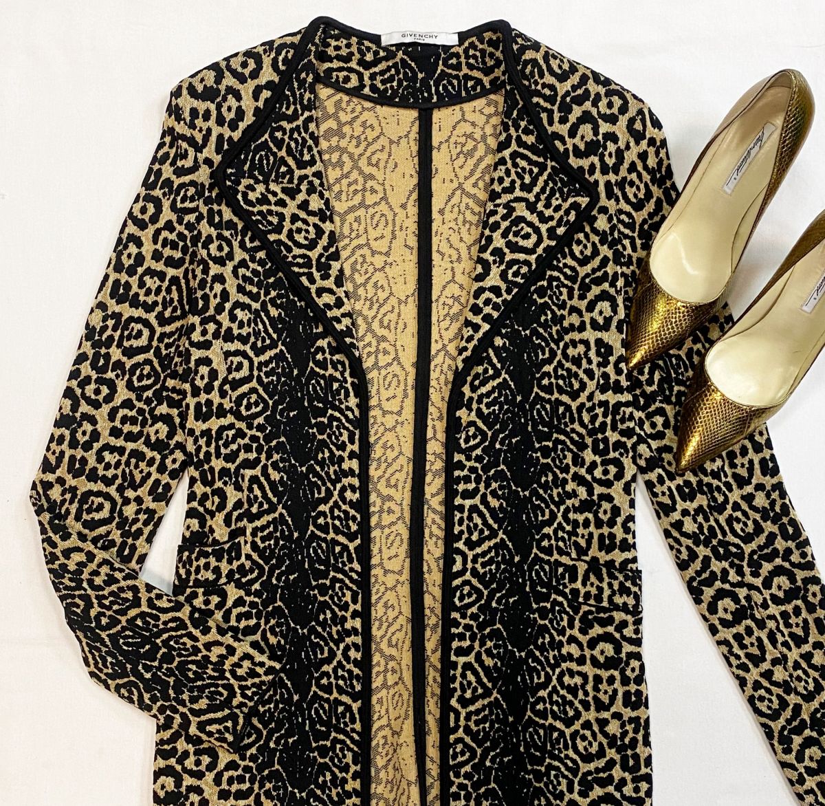 Жакет Givenchy размер L цена 27 693 руб
Туфли Brianatwood размер 41 цена 15 385 руб 