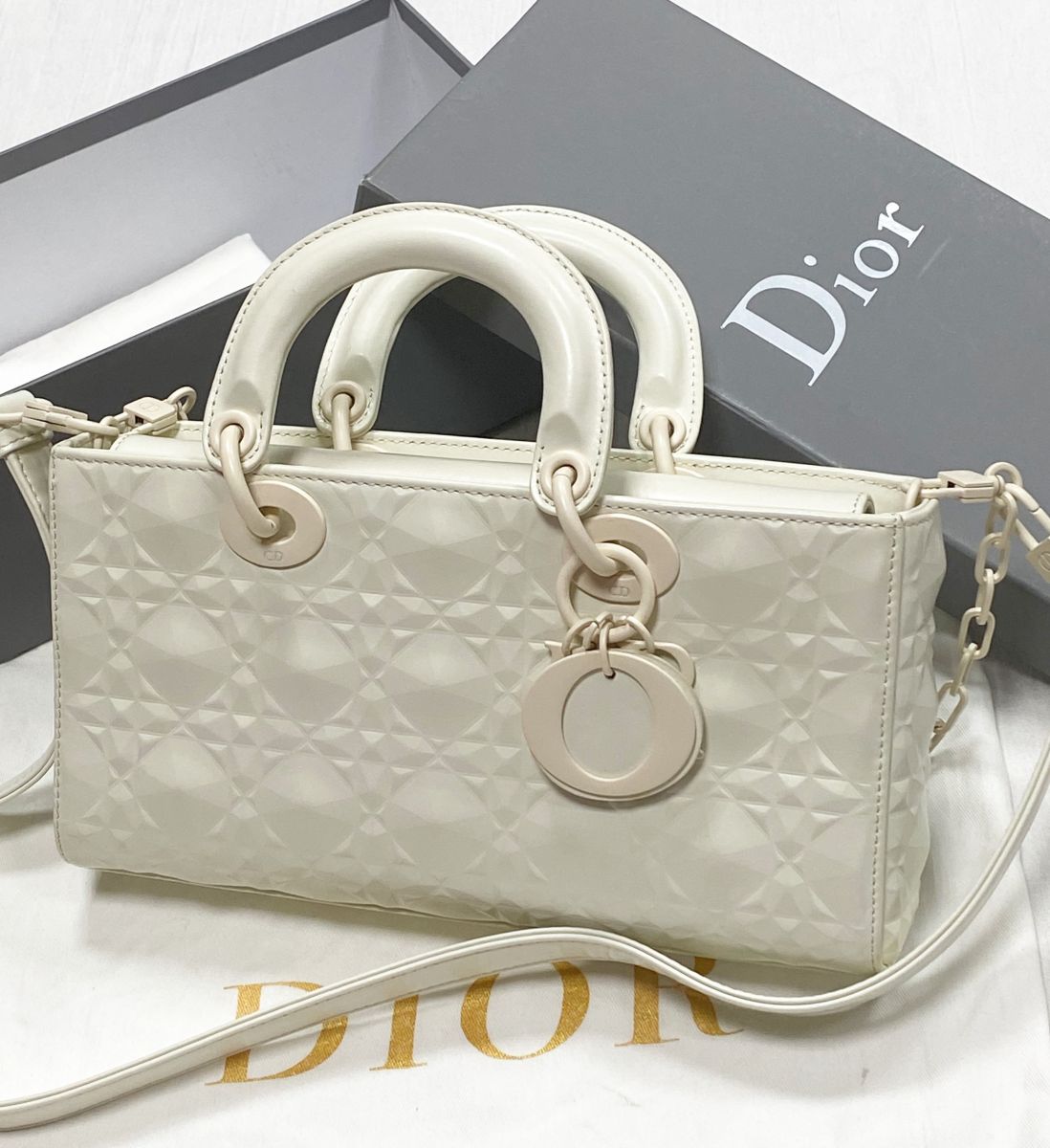 Сумочка Christian Dior размер 25/14 цена 109 585 руб
