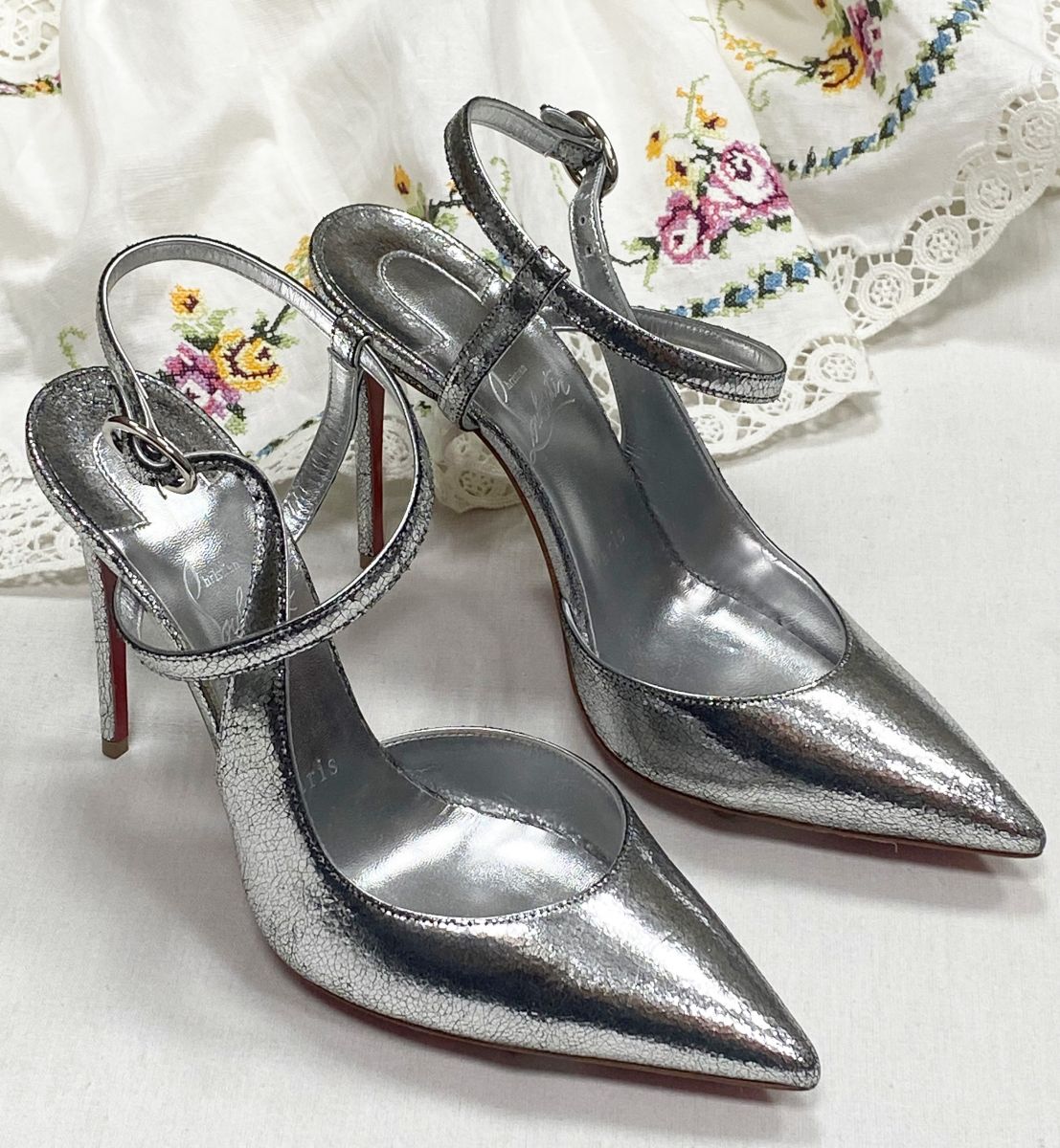 Босоножки Louboutin размер 37.5 цена 31 310 руб
