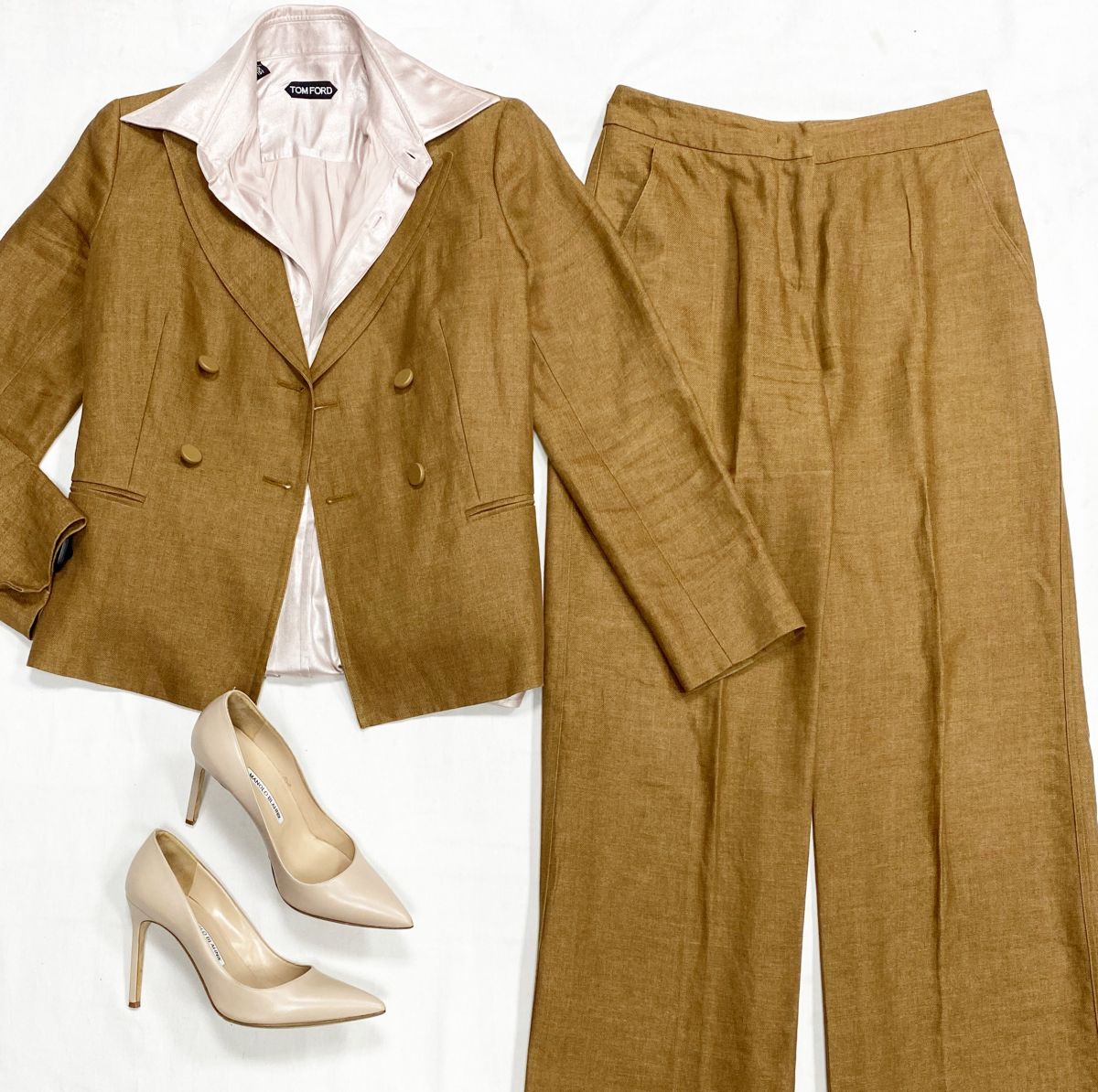 Костюм Max Mara размер 38 цена 15 655 рубБлузка Tom Ford размер M цена 10 959 рубТуфли Manolo Blahnik размер 38 цена 23 483 руб