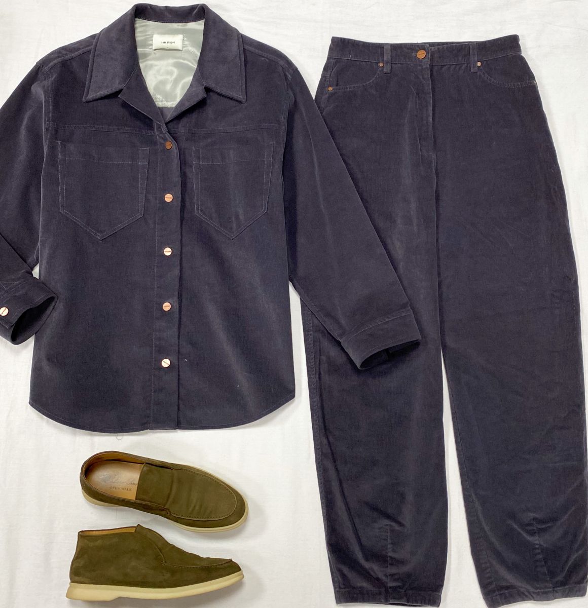 Костюм I Am Studio размер XS цена 7 828 руб
Лоферы Loro Piana размер 39 цена 31 310 руб