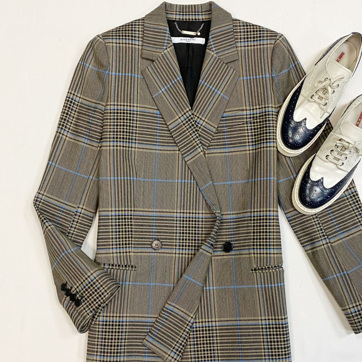 Жакет Givenchy размер 38 цена 15 385 рубБотинки Prada размер 38.5 цена 15 385 руб
