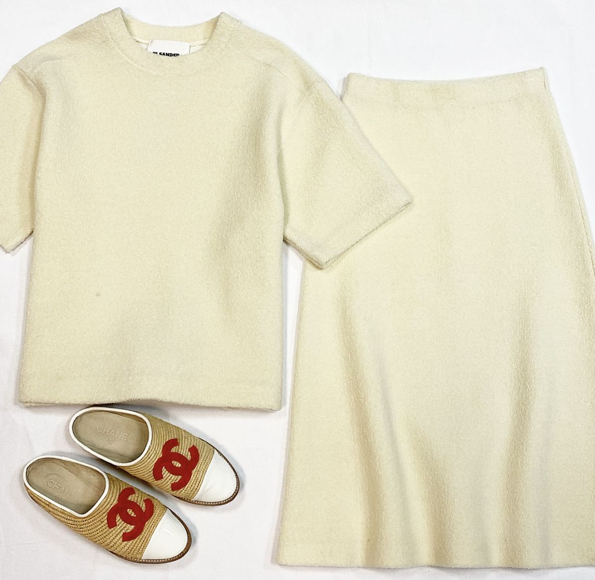 Костюм Jil Sander размер L цена 30 770 рубСабо Chanel размер 39 цена 15 385 руб