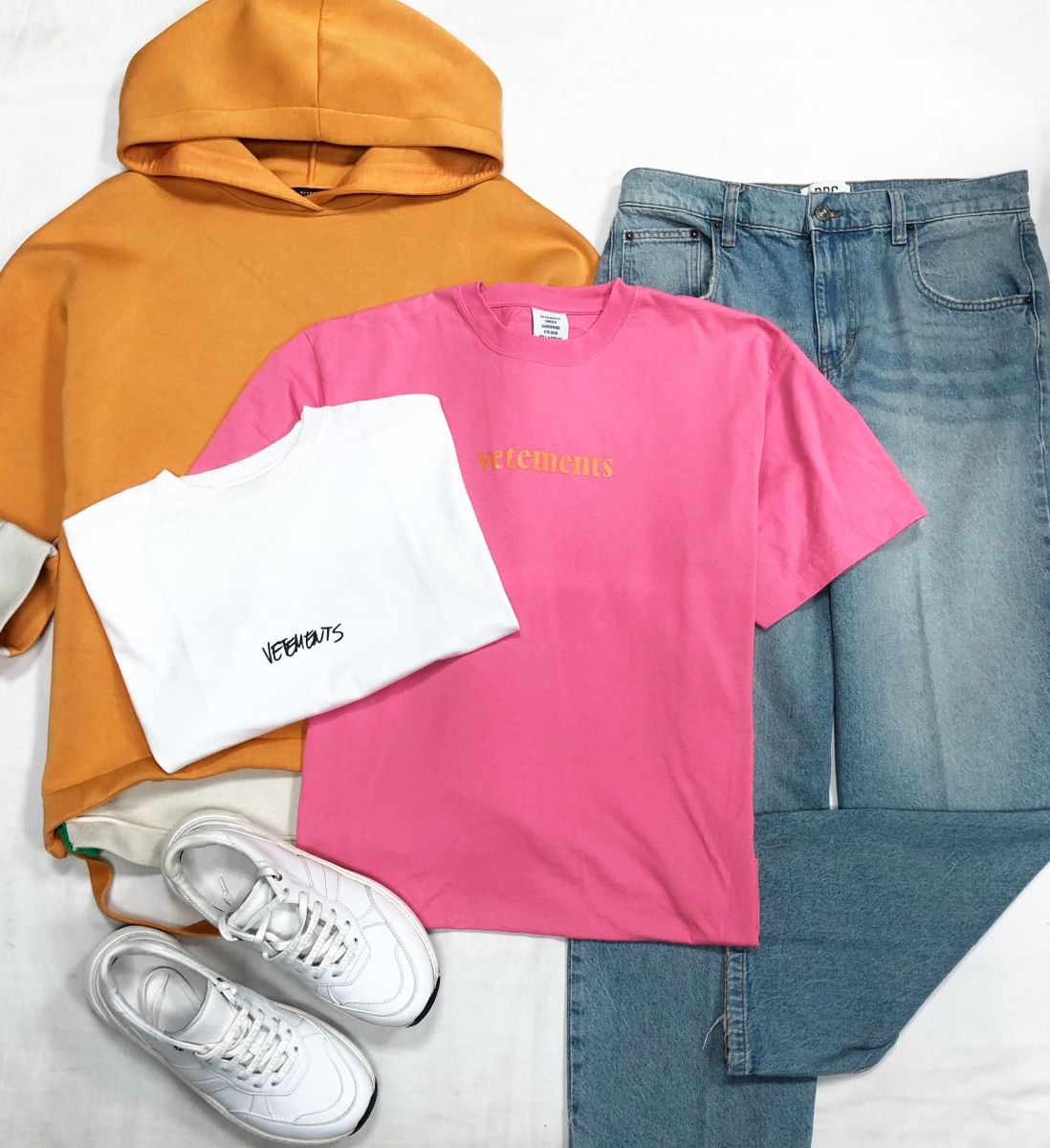 Толстовка Weekend/ Max Mara размер XS цена 12 524 руб
Футболки VETEMENTS размер M цена по 15 655 руб
Джинсы Bog размер 30 цена 10 959 руб
Кроссовки BOTTEGA VENETA размер 40.5 цена 23 483 руб