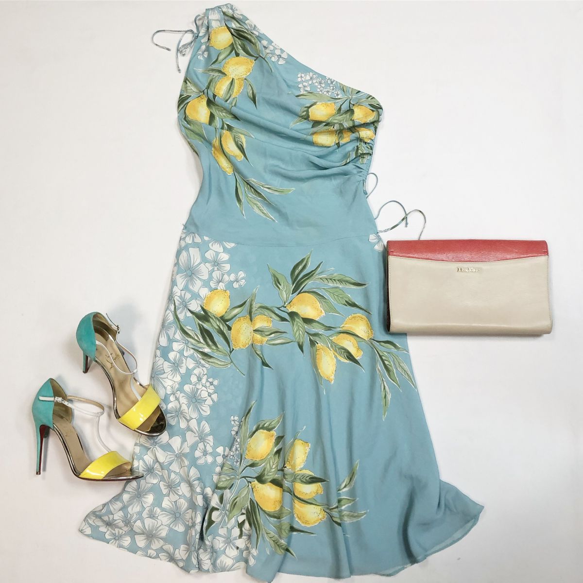 Платье Blummarine размер 42 цена 7 693 руб/с биркой/ Босоножки Louboutin размер 37 цена 12 308РубКлатч Max Mara