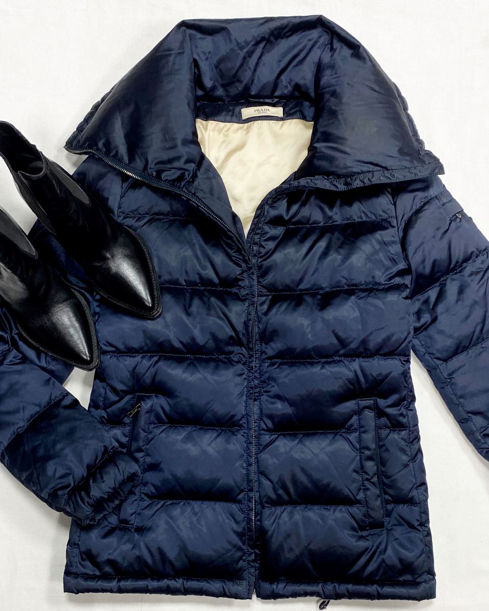 Пуховик Prada размер 42 цена 23 483 руб
Ботинки Saint Laurent размер 35 цена 15 655 руб