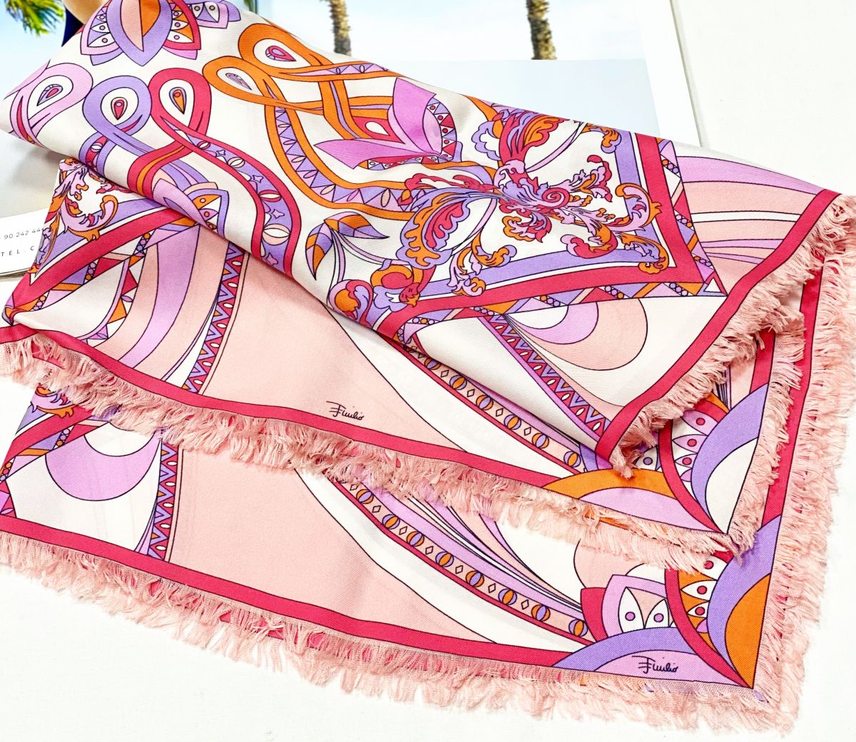 Платок / шелк / Emilio Pucci размер 65/65 цена 7 828 руб 