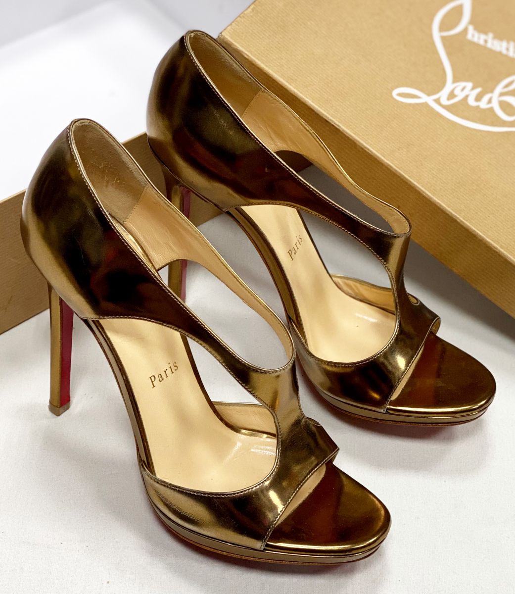 Босоножки Louboutin размер 38 цена 15 655 руб