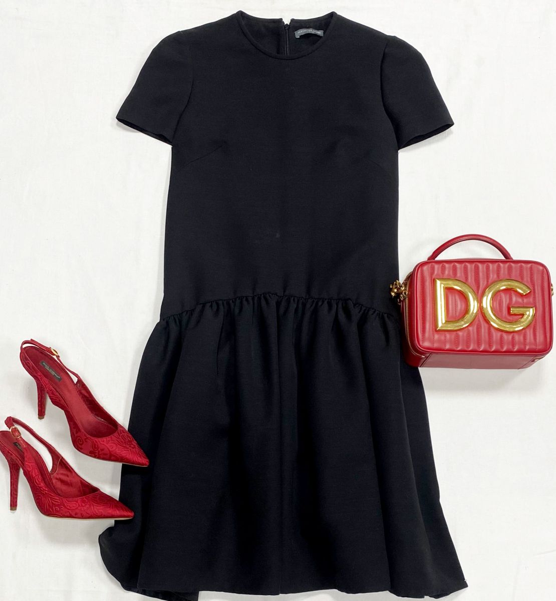 Платье Alexander McQueen размер 42 цена 15 655 руб
Туфли Dolce Gabbana размер 40 цена 15 655 руб
Сумка Dolce Gabbana 