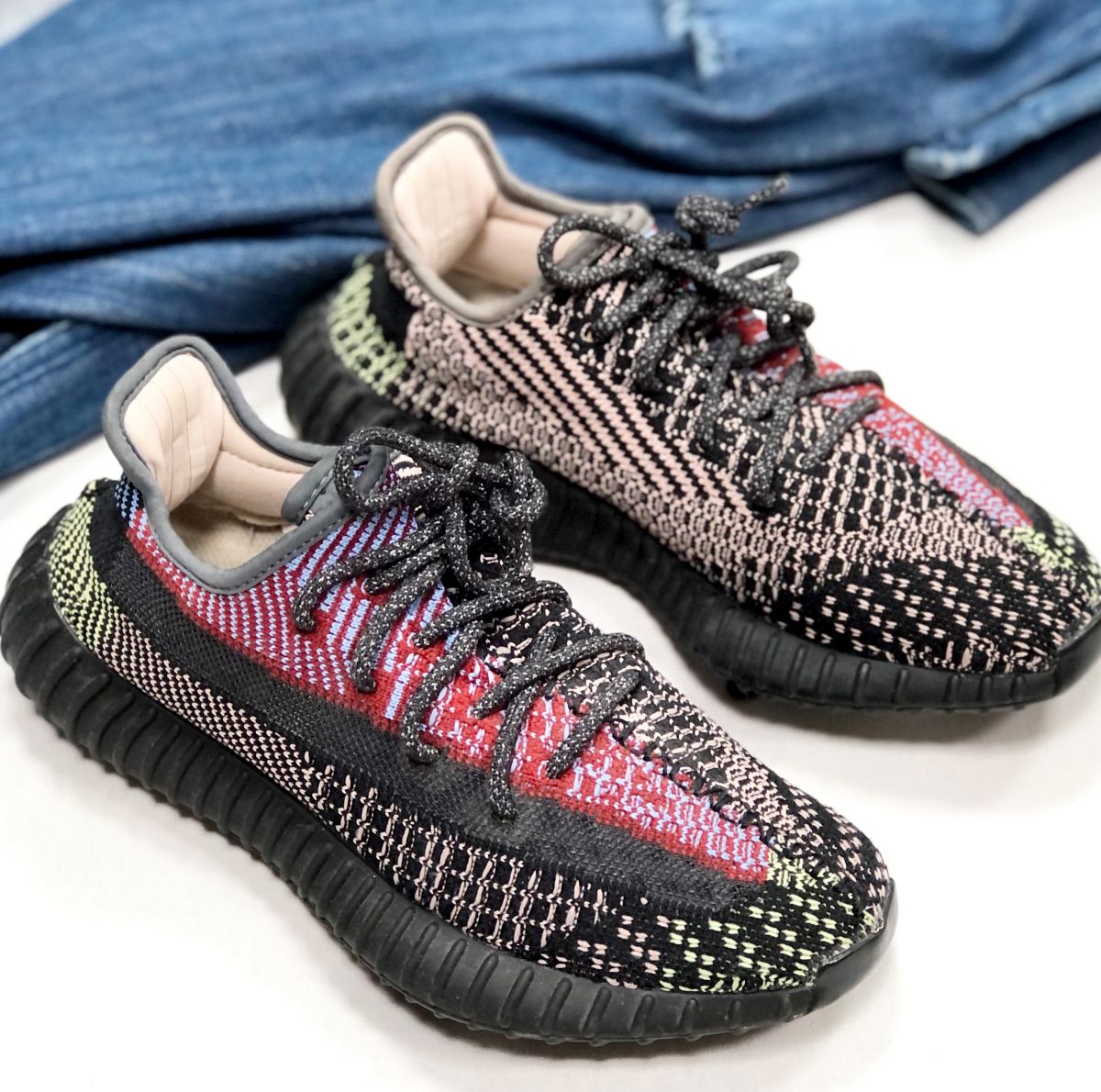 Кроссовки Adidas Yeezy размер 38.5 цена 10 959 руб
