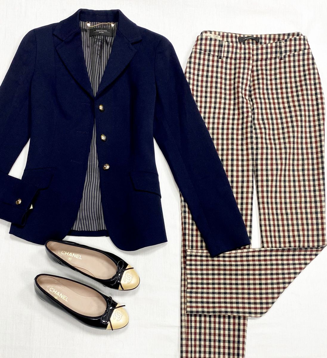 Костюм Weekend/ Max Mara размер 40 цена 14 090 руб
Балетки Chanel размер 38 цена 21 917 руб