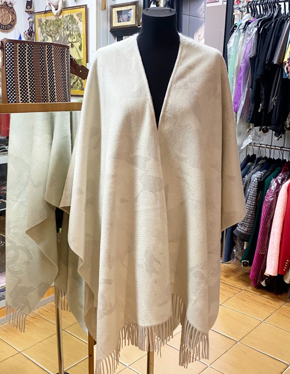 Пончо Chanel цена 78 275 руб 