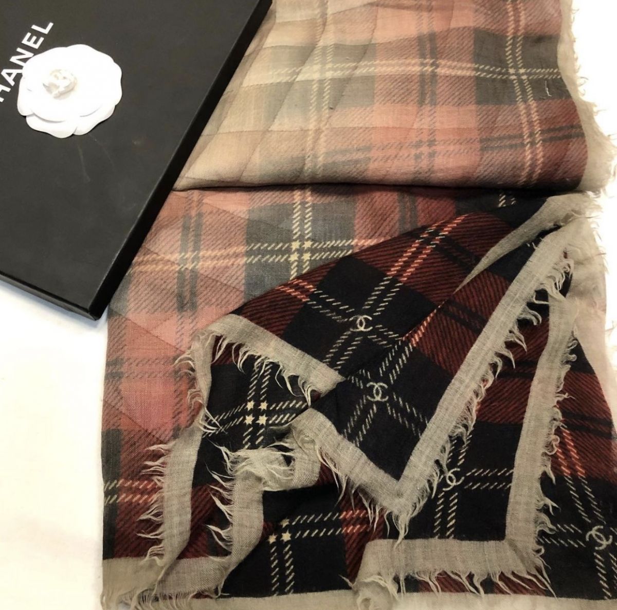 Палантин Chanel размер 120/120 цена 23 078 руб