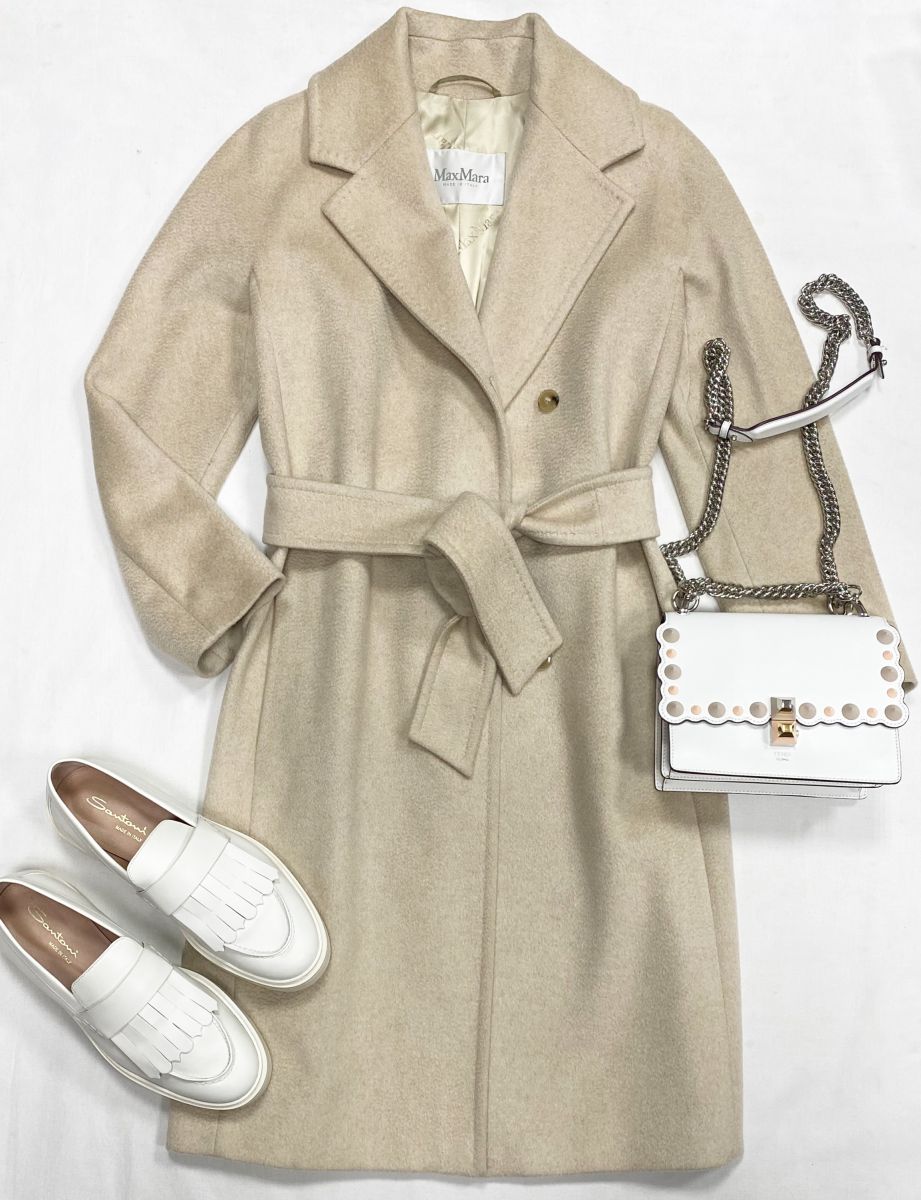 Пальто Max Mara размер 42 цена 23 483 руб
Лоферы Santoni размер 41.5 цена 31 310 руб
Сумка Fendi 