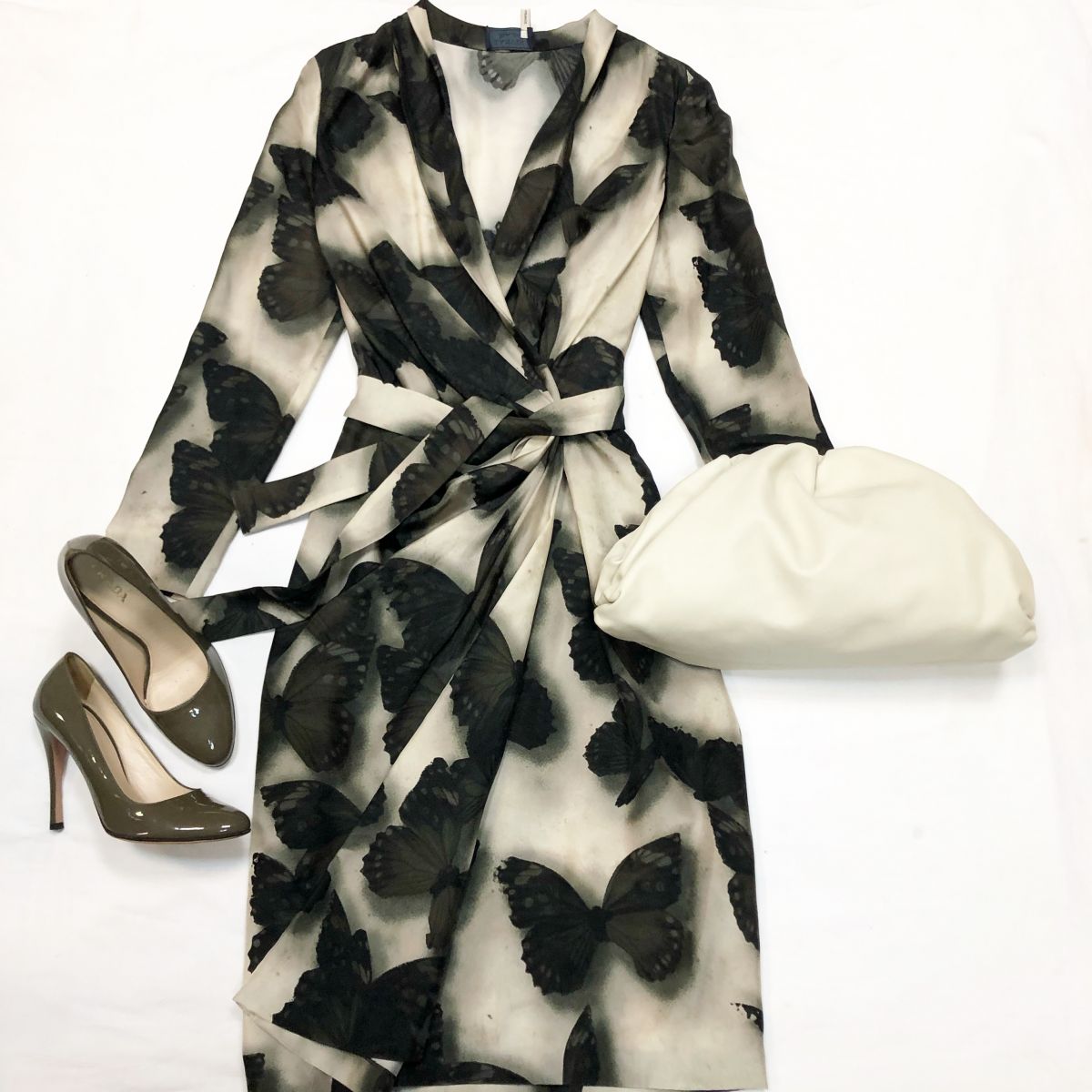 Платье /шёлк/ Lanvin размер 38 цена 5 385 руб Туфли Prada размер 37 цена 6 154 руб Клатч Bottega Veneta