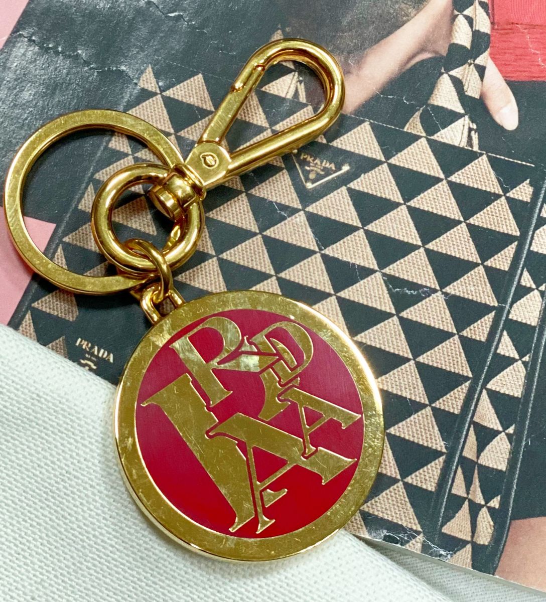 Брелок Prada цена 6 262 руб