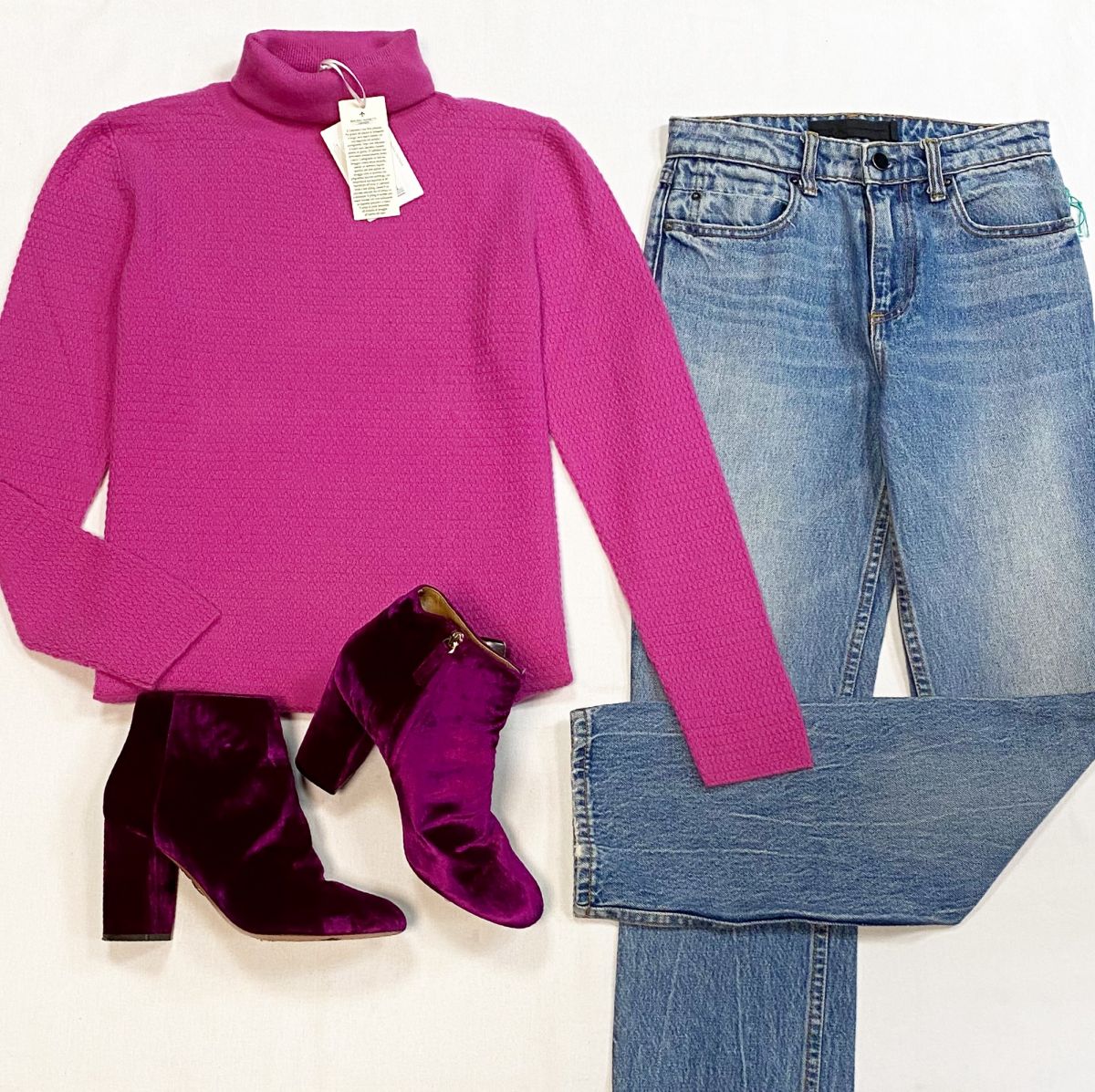 Водолазка Bruno Manetti размер 44 цена 13 847 руб/с биркой/ 
Джинсы Alexander Wang размер 25 цена 9 231 руб
Ботильоны Aquazzura размер 38.5 цена 13 847 руб 