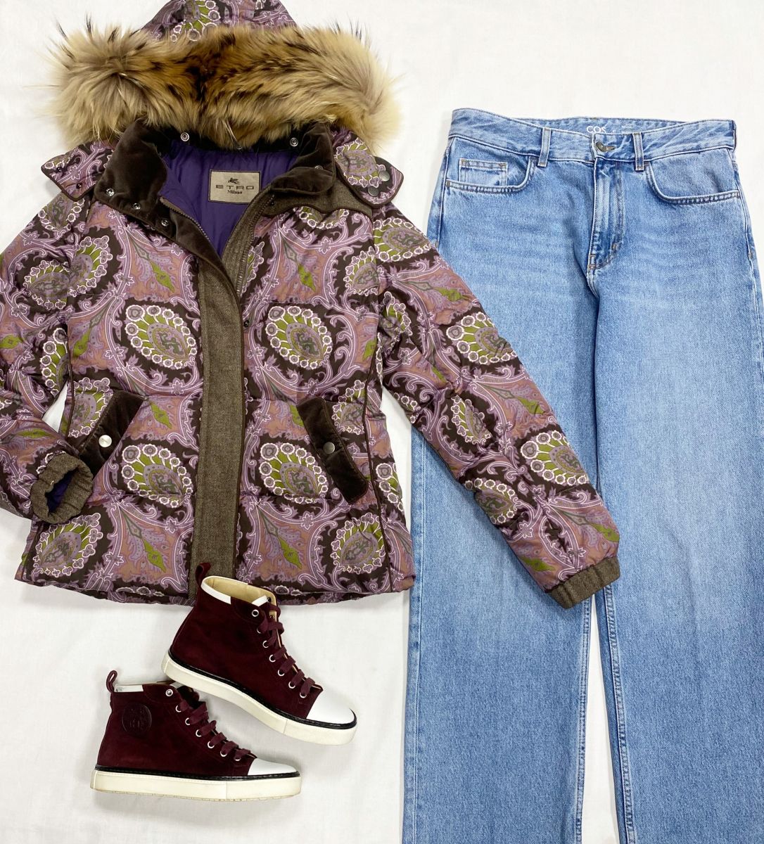 Пуховик Etro размер 42 цена 15 655 руб
Джинсы Cos размер 27 цена 3 131 руб
Кеды Hermes размер 36 цена 39 138 руб