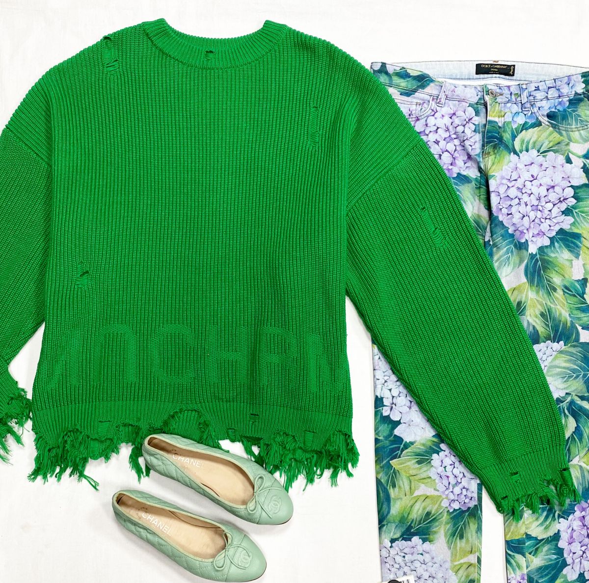 Джинсы Dolce Gabbana размер 42 цена 10 959 руб
Кофта Monochrome размер M цена 9 393 руб
Балетки Chanel размер 38.5 цена 23 483 руб