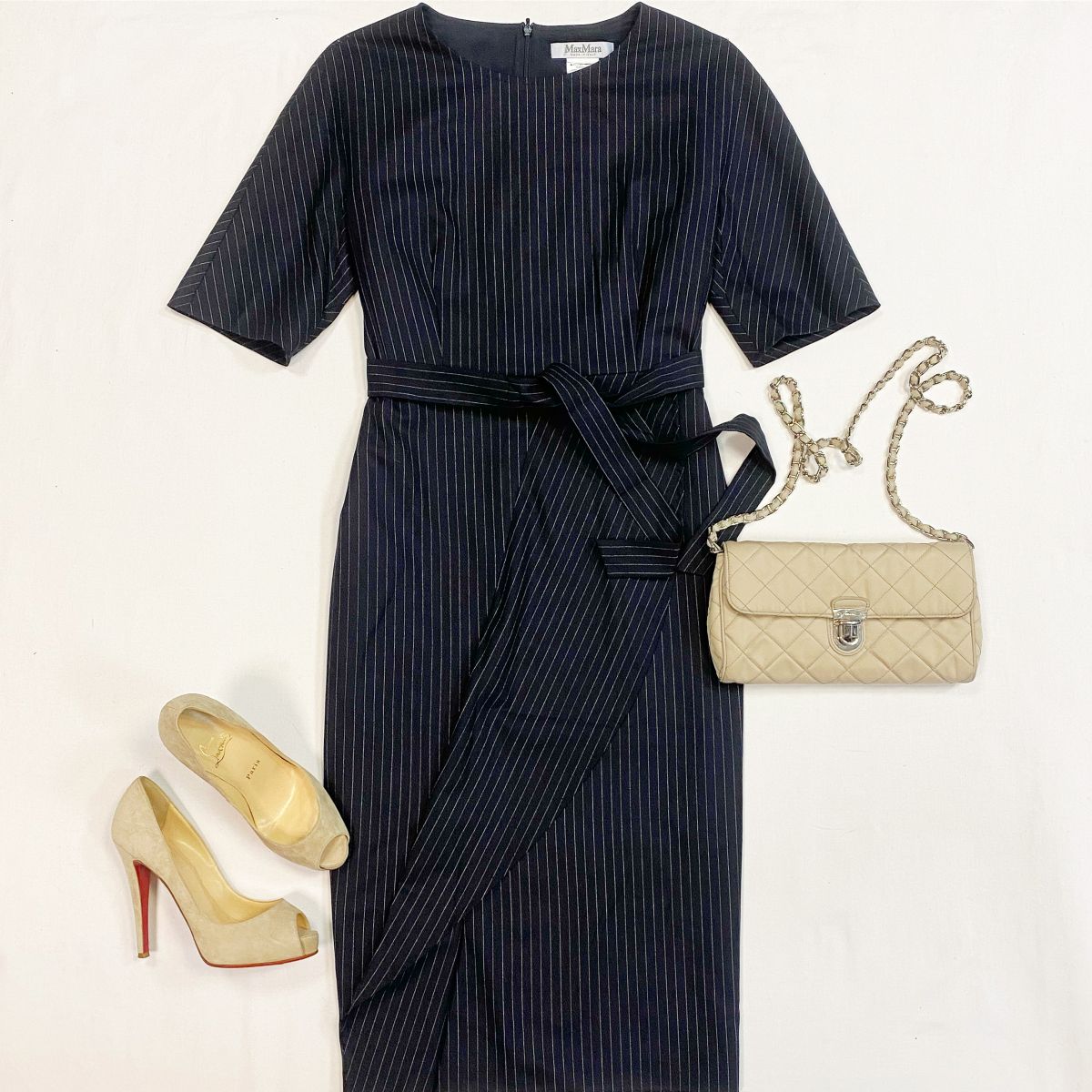 Платье MAX MARA размер 46 цена 18 462 рубТуфли LOUBОUTIN размер 38 цена 7 693 рубТуфли PRADA