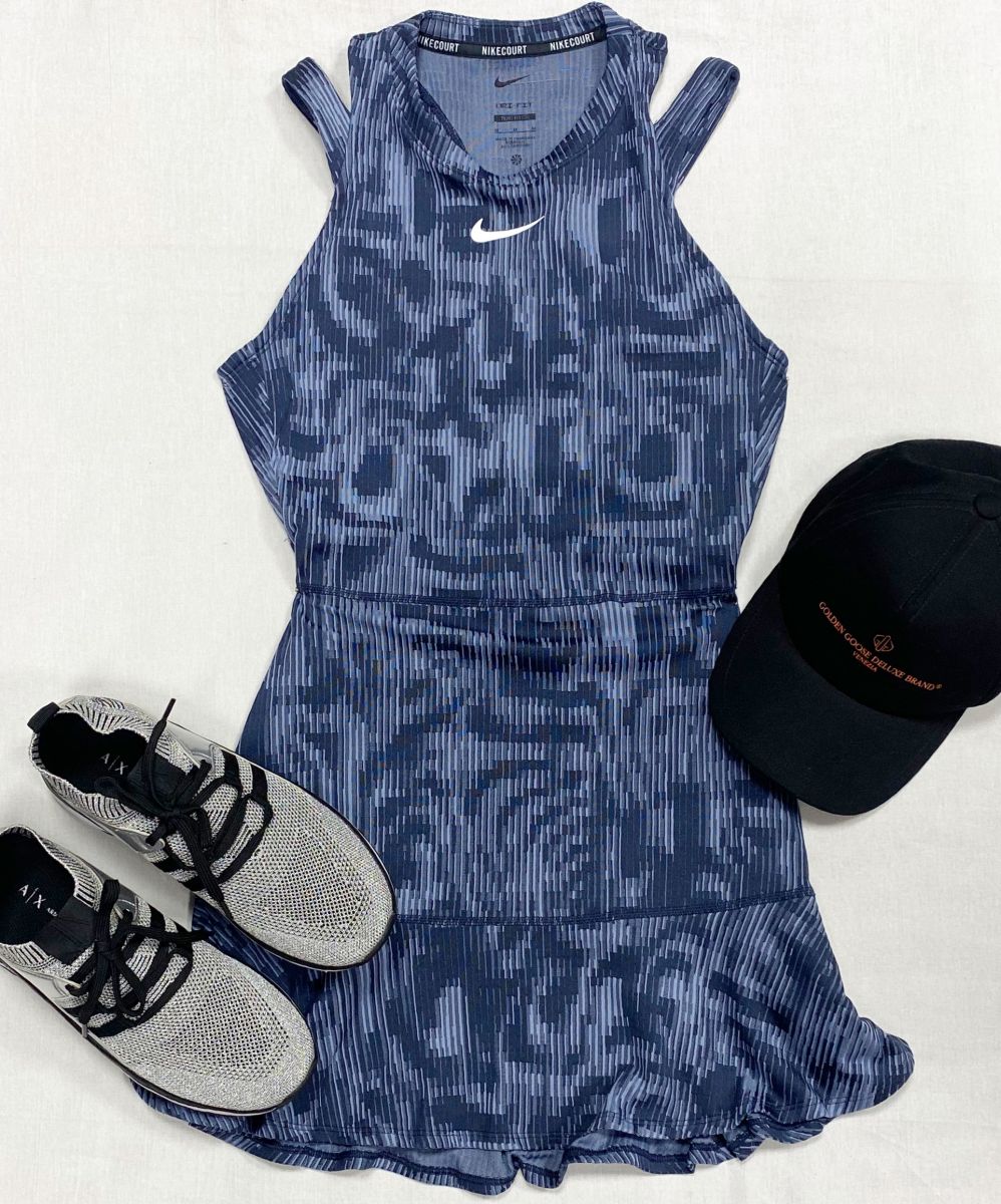 Платье Nike размер M цена 5 479 руб
Кроссовки Armani размер 38 цена 6 262 руб