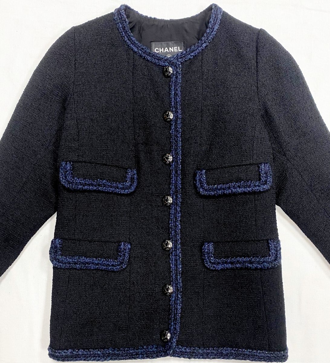 Жакет Chanel размер 50 цена 156 550 руб
Туфли Chanel размер 39.5 цена 93 930
руб