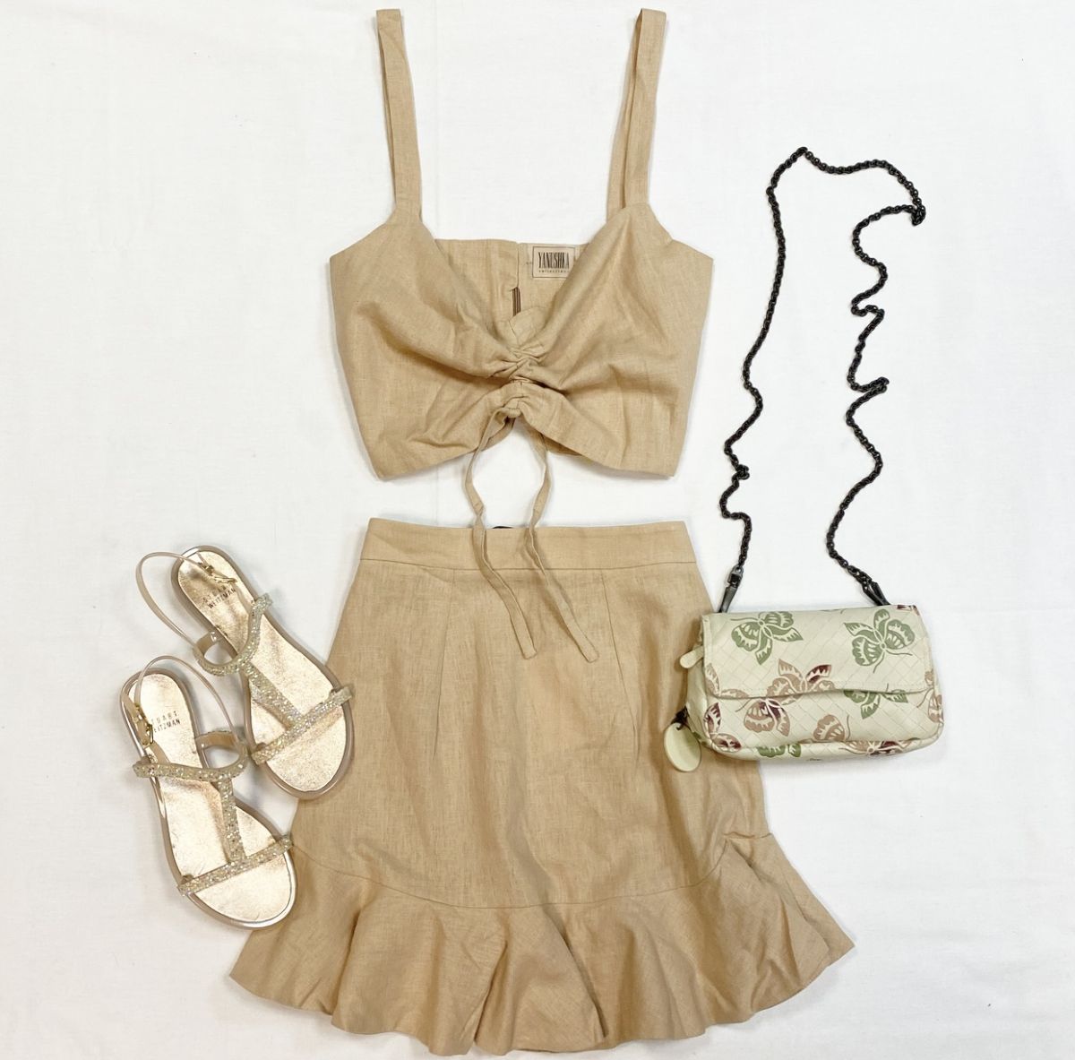 Костюм / лён / Yanushka размер S цена 9 231 руб
Босоножки Stuart Weitzman размер 36 цена 9 231 руб
Сумка Bottega Veneta