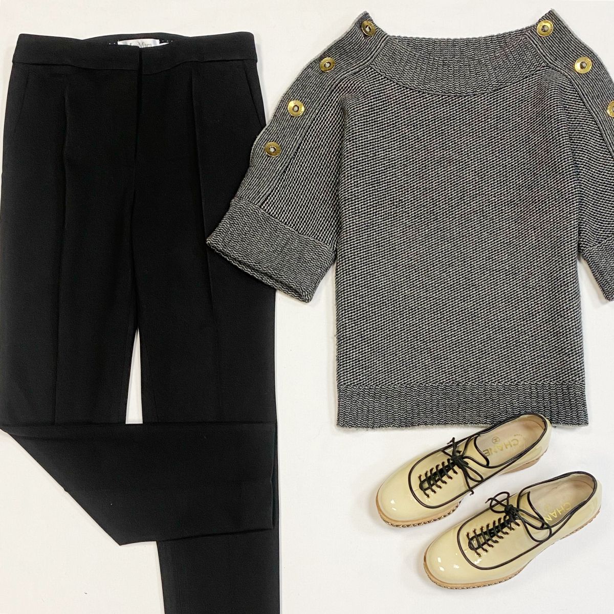 Кофта Gucci размер S цена 6 154 рубБрюки Max Mara размер 34 цена 4 616 рубБотинки Chanel размер 37 цена 15 385 руб