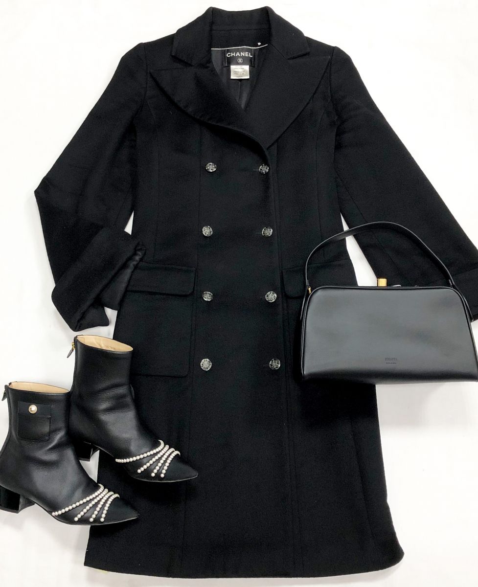 Пальто Chanel размер 38 цена 70 448 руб
Ботильоны Chanel размер 38 цена 46 965 руб
Сумка Khaite