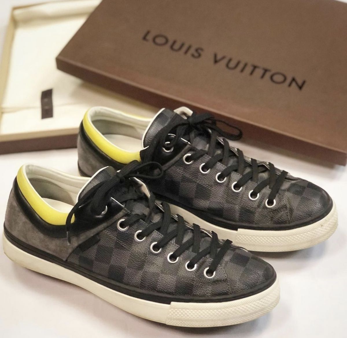 Кеды Louis Vuitton  размер 42 цена 15 385  руб 